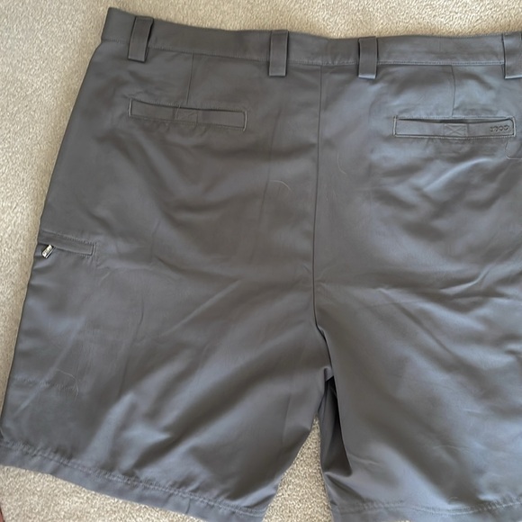 Men’s Izod golf shorts. New condition. - Picture 5 of 6